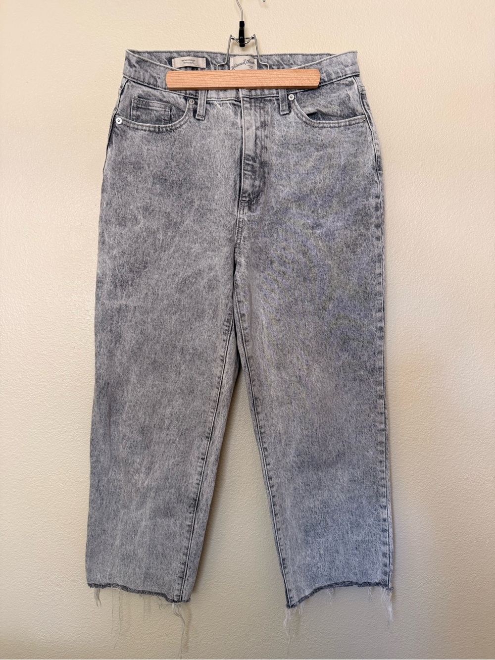 Universal Thread Light Gray Acid-Wash Jeans